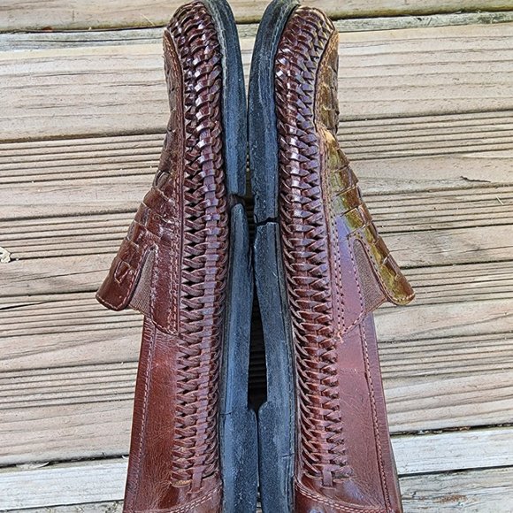 Men's Dress Huarache Size Listed as a 10M, runs big fits like a 10.5 to 11D - Picture 3 of 5